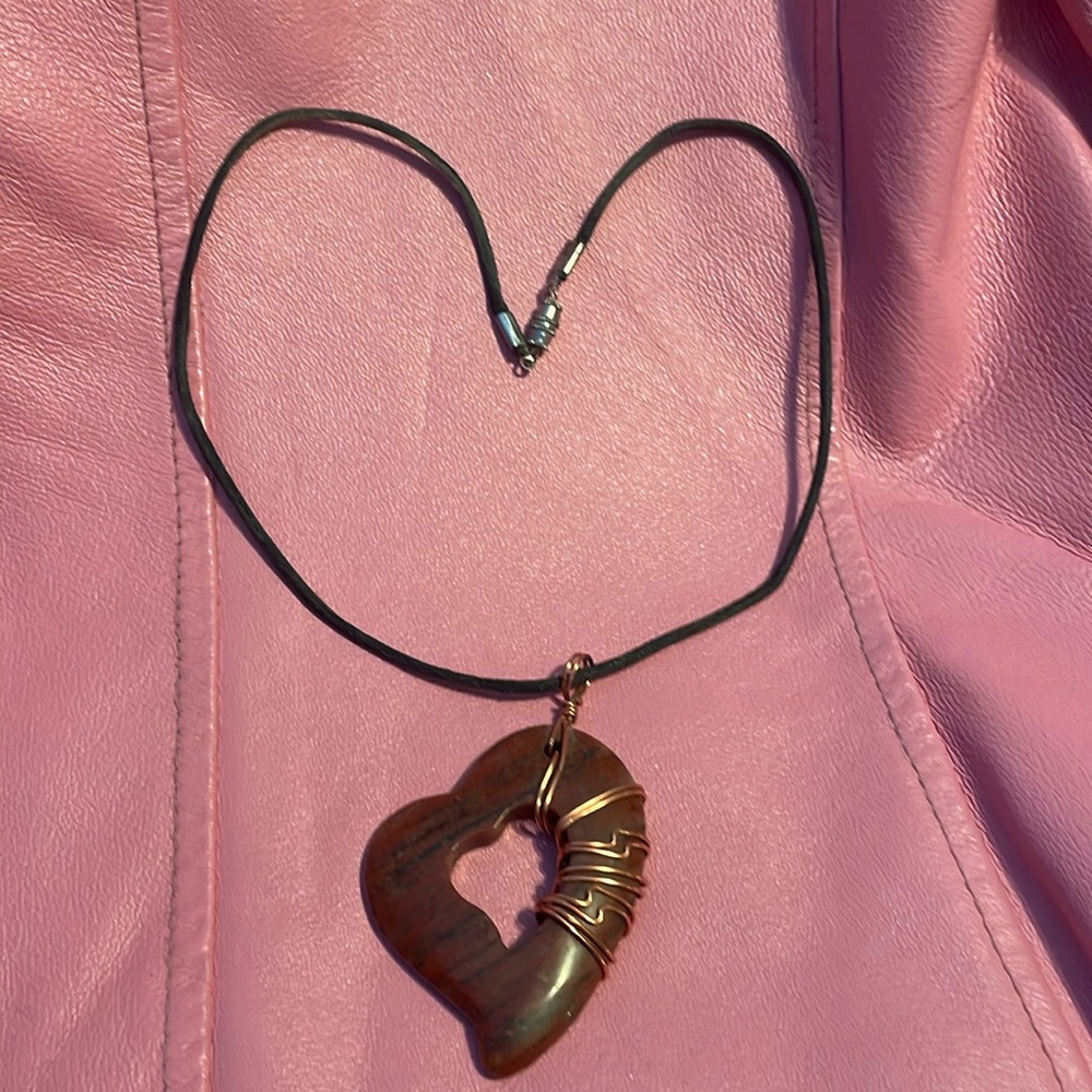 Heart shaped rock necklace with beautiful wire detailing